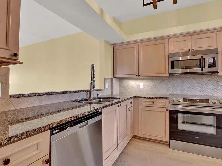 370 Golfview Rd #901 — Photo 15