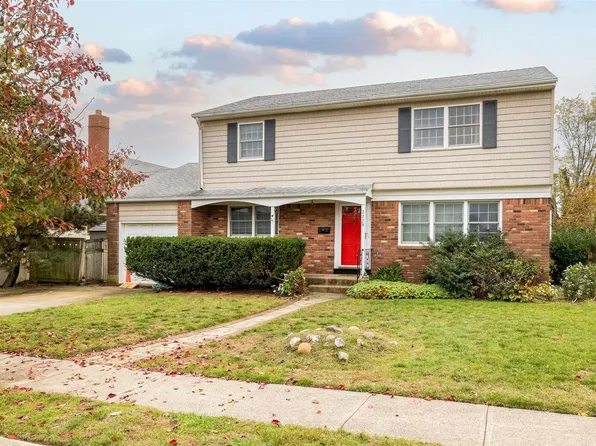 222 Sunset Avenue, Island Park, NY 11558
