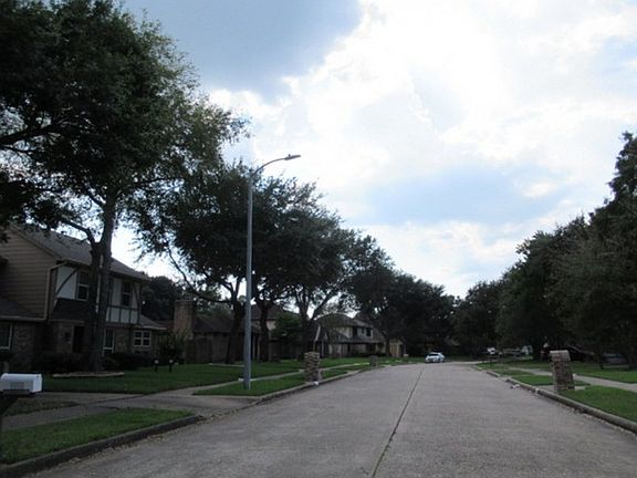 5th image of 15219 La Mancha Dr