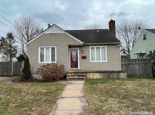 45 James St, Hicksville, NY 11801