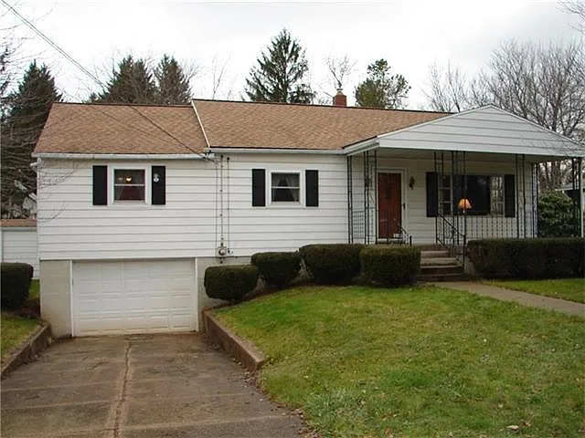 111 Roe Ave photo 1