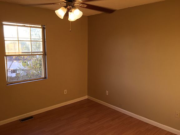4th image of 210 S Keeneland Dr