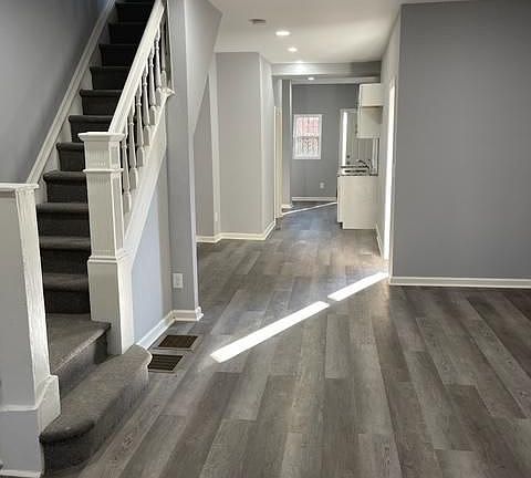 3rd image of 6070 Upland St