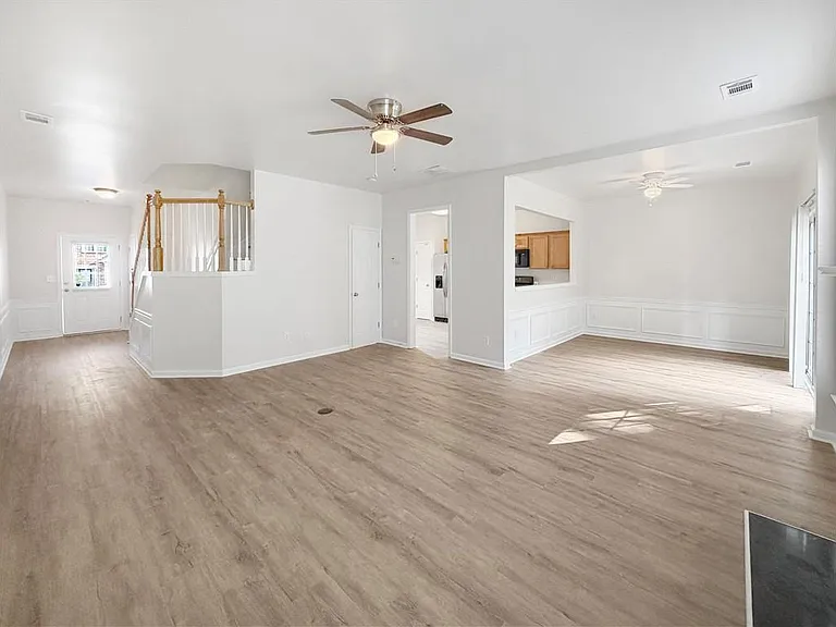2425 Fairlie Dr — Photo 4
