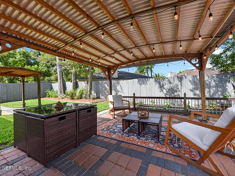 9126 Trevi Cir W — Photo 25