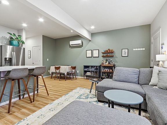 5th image of 2208 NE Four Seasons Ln