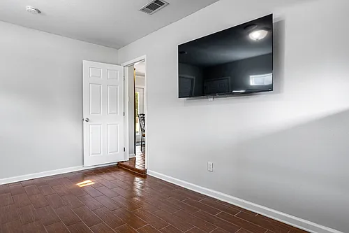 114 Lassere Cir Photo 1