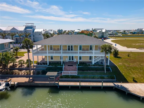 304 Estes Dr, Rockport, TX 78382