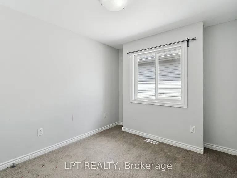 217 Louise St — Photo 18