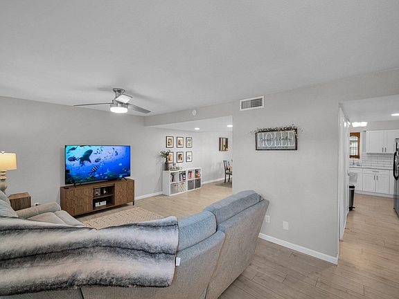 2nd image of 1077 E Fremont Dr