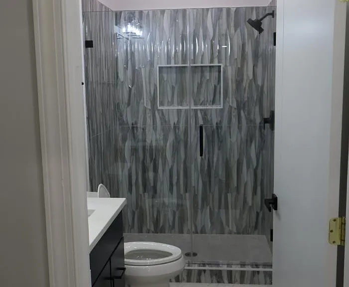 STANDING SHOWER WITH MORDERN LOOK