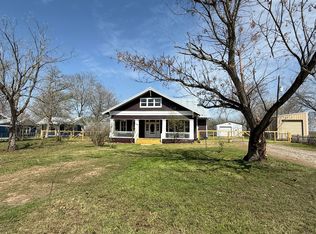 348 S Main St, Fentress, TX 78622