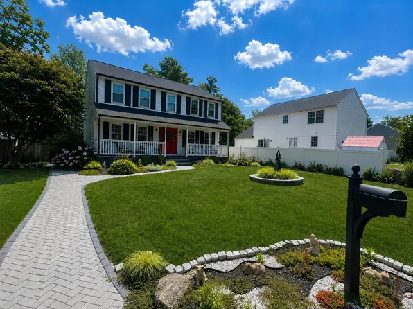 31 Lauren Way, Lowell, MA 01854