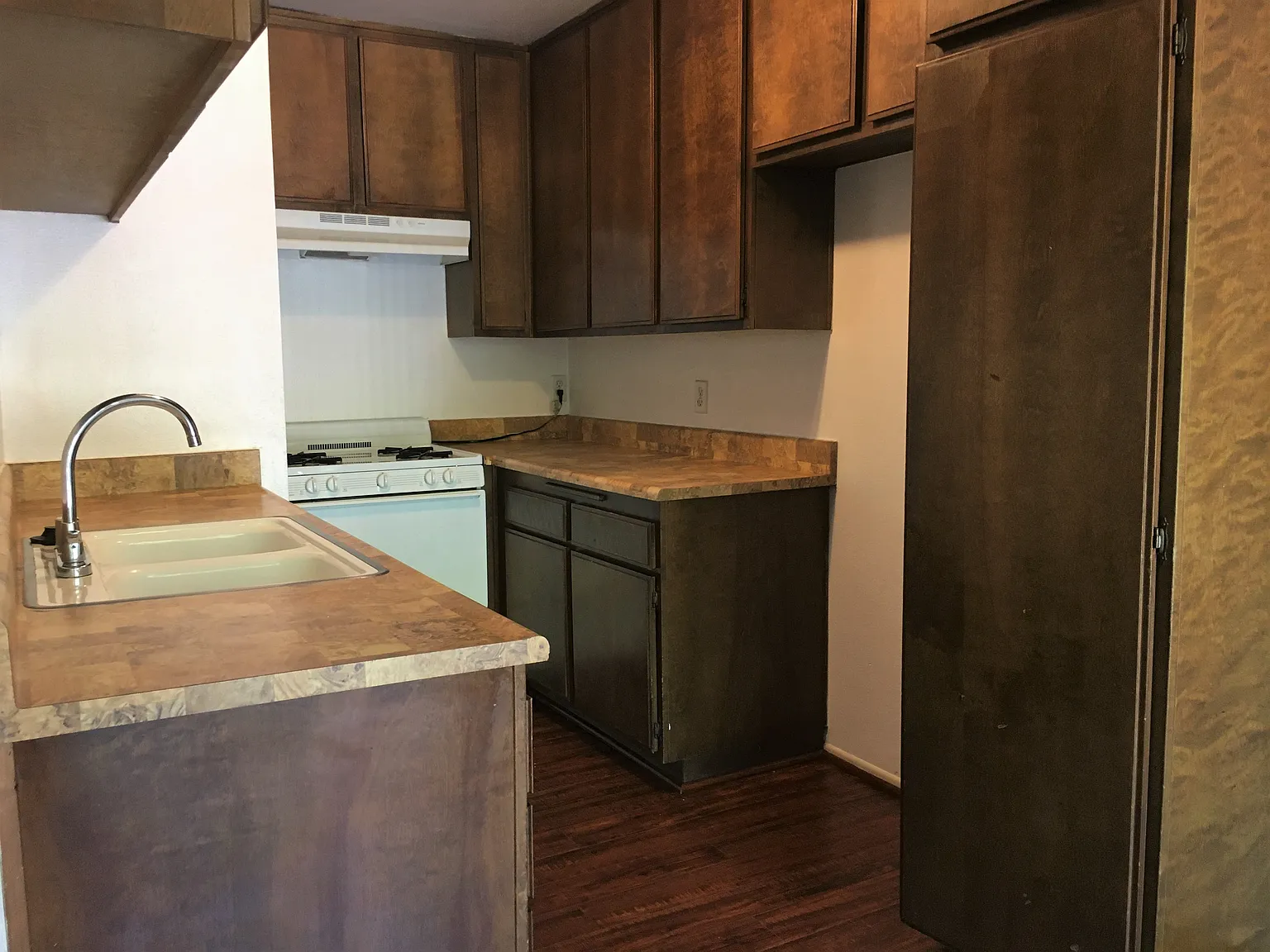 2 bed, 2.5 bath, 1100 sqft, $2,395 — Photo 3