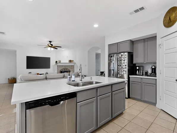 8113 Wildwest Dr, Fort Worth, TX 76131