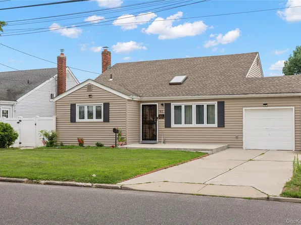 92 W 21st Street, Deer Park, NY 11729