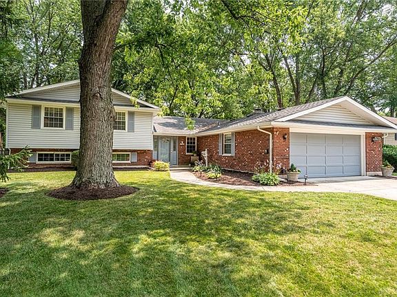 3rd image of 7966 Southbury Dr