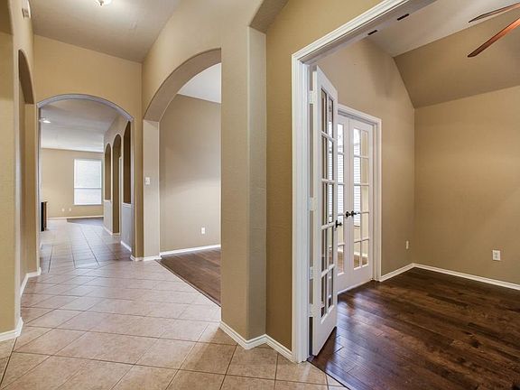3rd image of 805 Royal Crest Ct