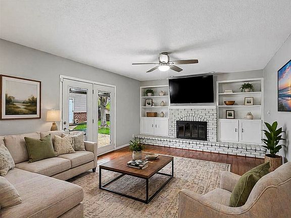 3rd image of 9654 Elmcrest Dr