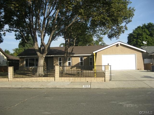 2nd image of 827 E Banyan St