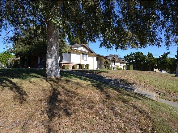3rd image of 3005 E Mesa Dr