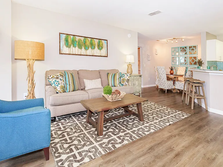 The Club at Danforth Apartments — Photo 25