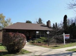 737 S Vail Ave, Arlington Heights, IL 60005