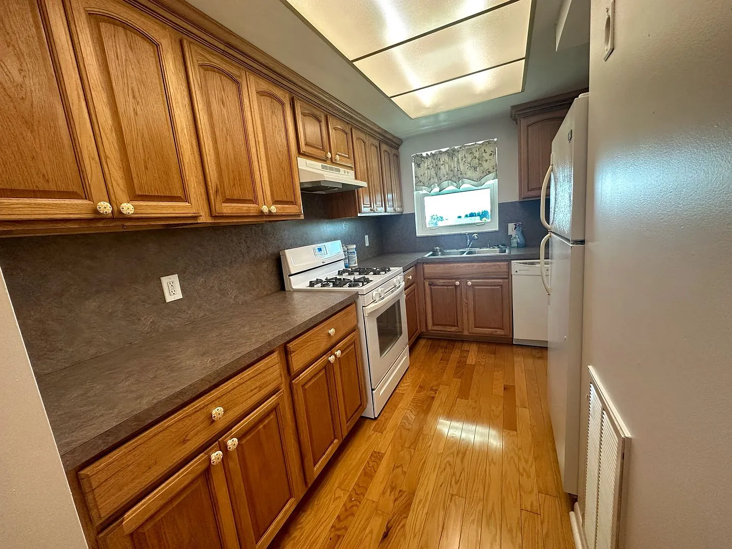 Waterfront 2BR/2BA Condo in Shore View South Pasadena — Photo 3