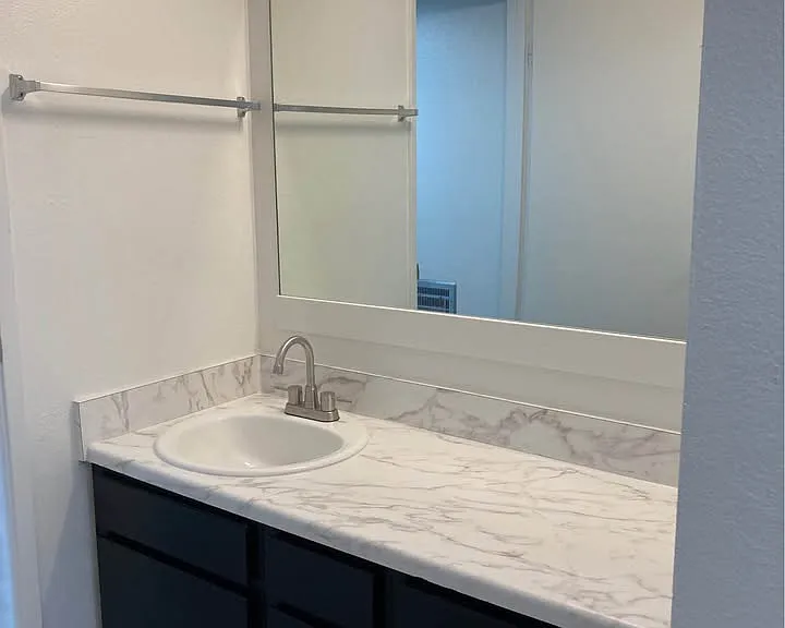 Eagle Pointe Apartments — Photo 21