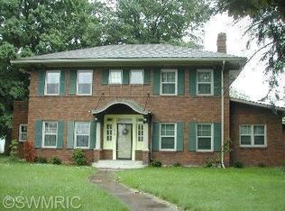 1029 N Main St, Three Rivers, MI 49093