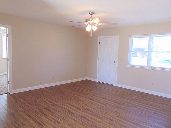 Living rm w/ new floors