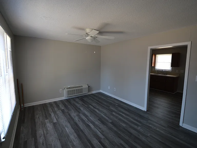 831 N Franklin St — Photo 1