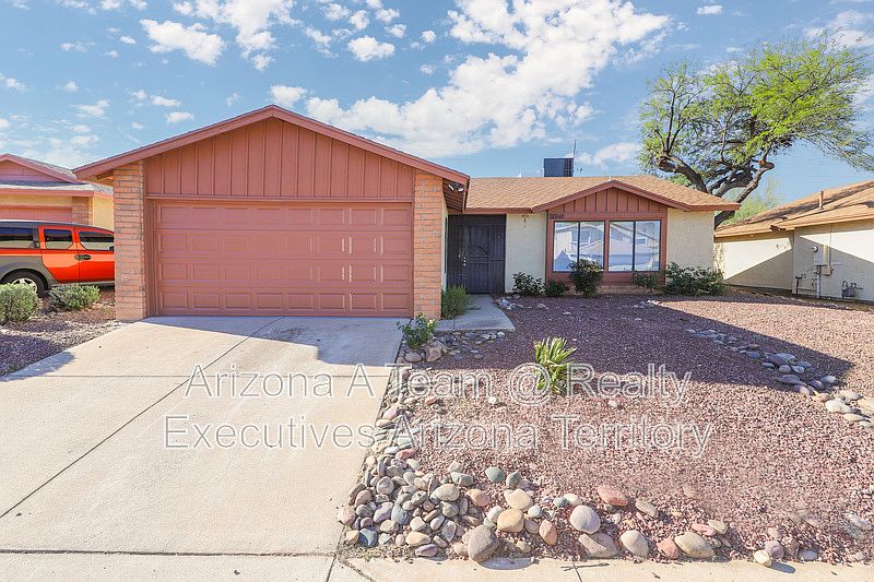 1st image of 10140 E Karen Pl