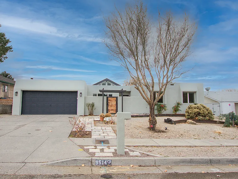 9514 Avenida Del Oso NE — Photo 2