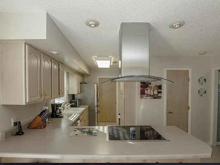 102 Rebeccas Ln — Photo 3