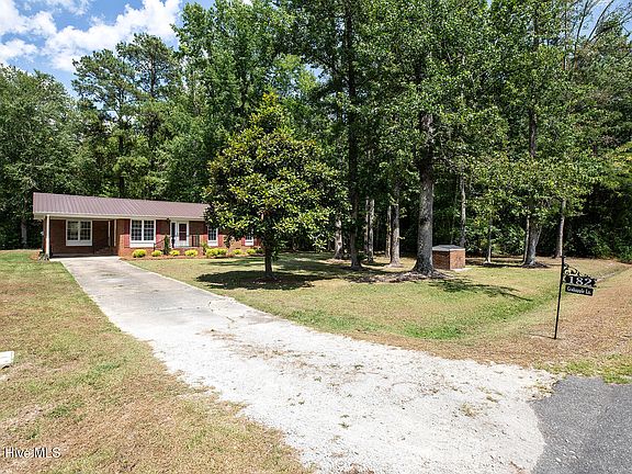 3rd image of 182 Crabapple Lane