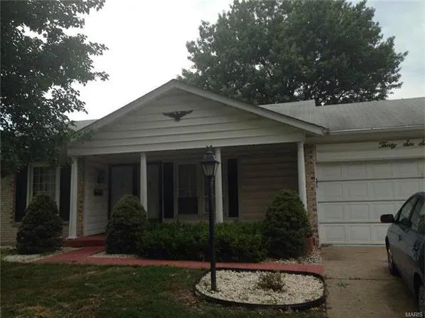 3675 Greenway Chase Dr, Florissant, MO 63031