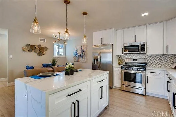 5 bed, 1648 sqft, $5,600 — Photo 4