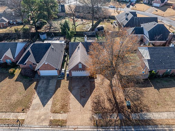 5th image of 9069 Lakeshore Dr