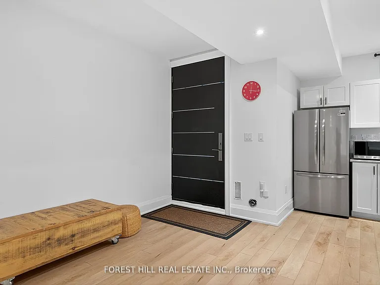 645 Coldstream Ave #BASEMENT — Photo 4