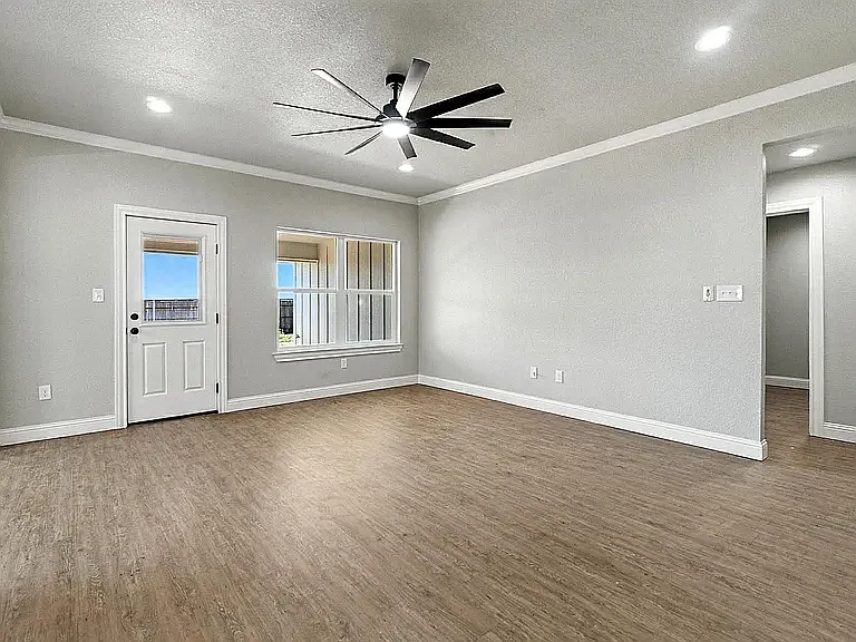 3 bed, 1380 sqft, $2,895 — Photo 4