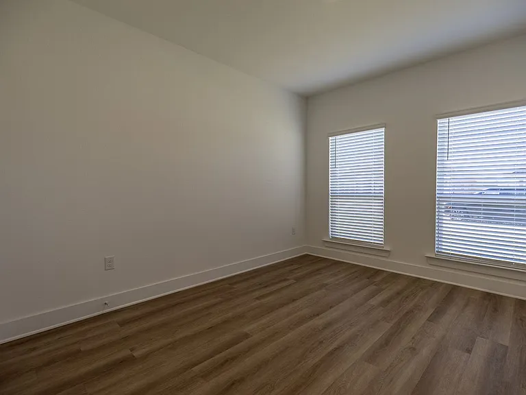 501 Huller Ave — Photo 13