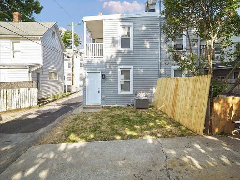 310 N Locust St — Photo 4