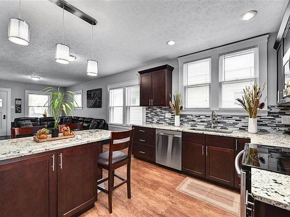 3rd image of 2200 Clarence Ave