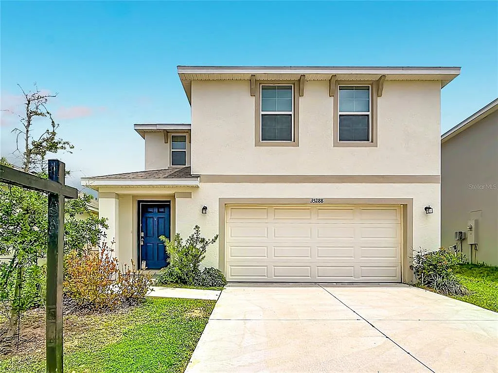 4 bed, 2.5 bath, 2373 sqft, $2,350 — Photo 4