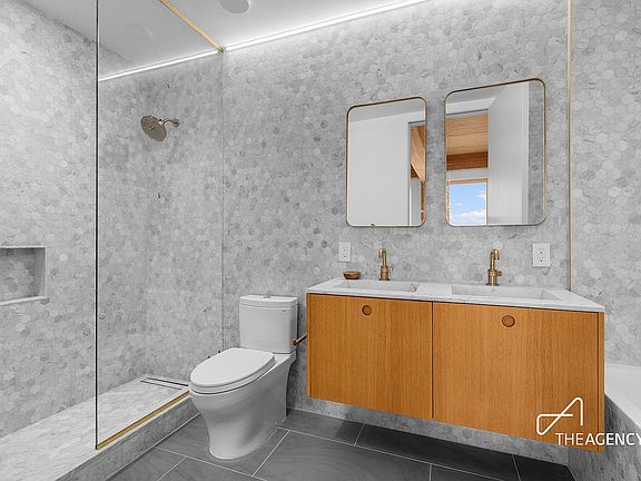 5th image of 670 Union St APT 6B