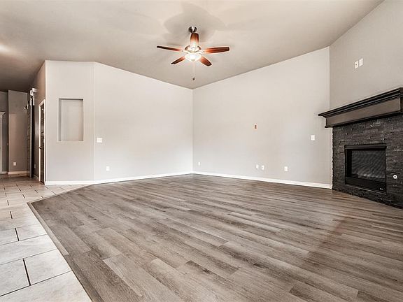5th image of 332 E Georgia Ter