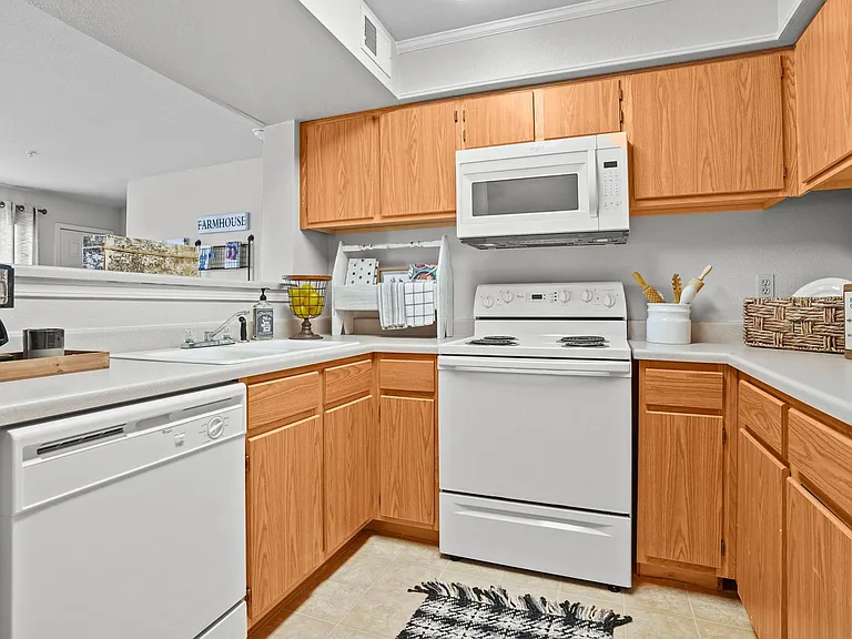 Remington Wichita Apts. — Photo 2