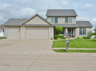 106 Park View Dr, Eldridge, IA 52748
