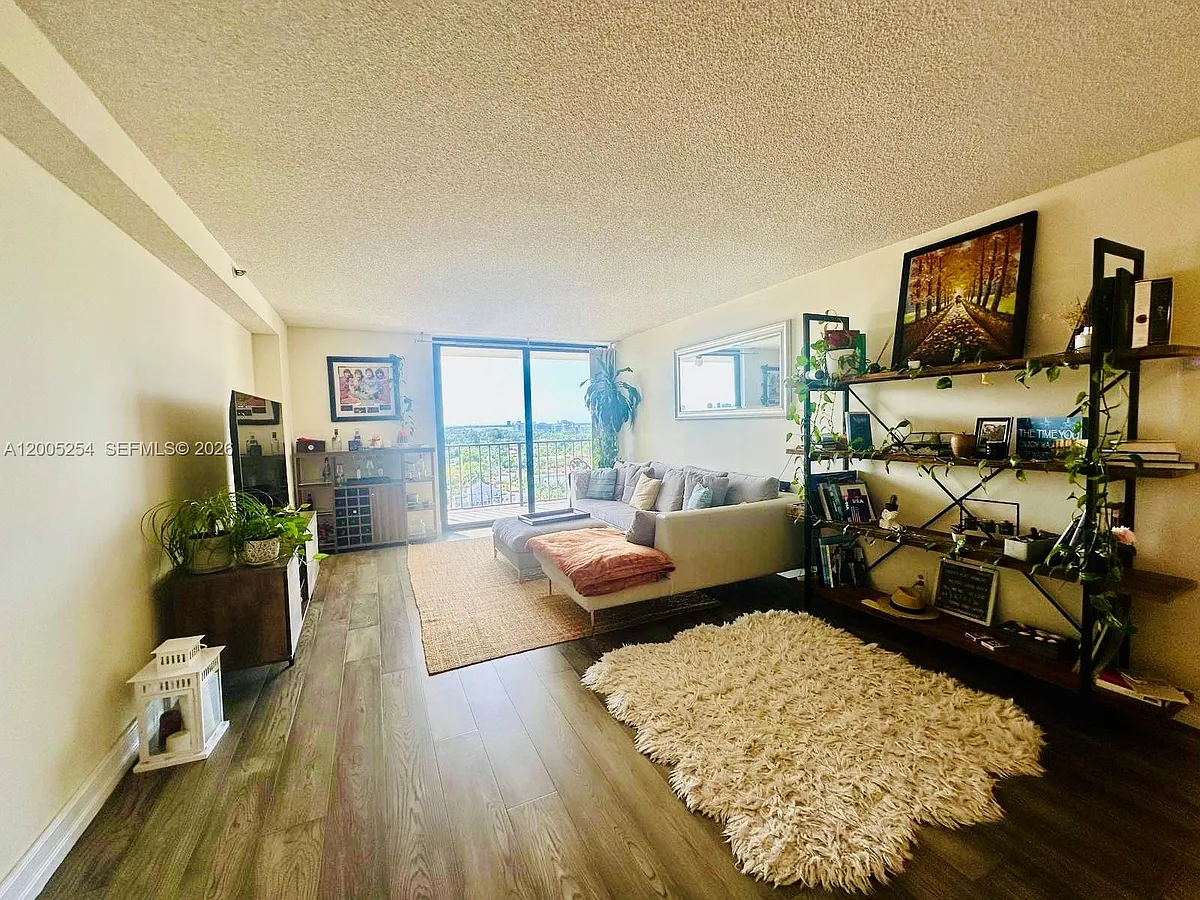 Building Photo - 2625 Collins Ave #1508